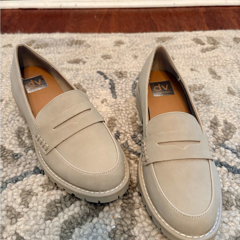 DV dolce vita Beige Loafers size 6 nwot